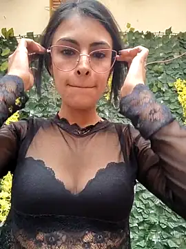 Astrid-- live sex cam