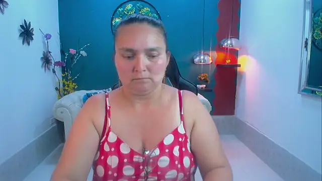 elena_milf1's cam snapshot