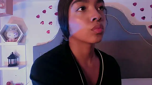 pocahontamoon's cam snapshot