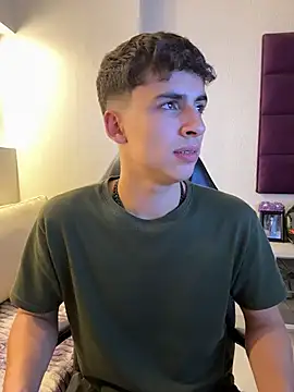 AdrianRinaldi live sex cam