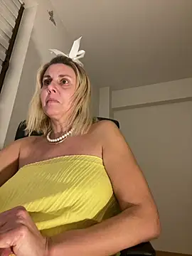 Amelia9798 live sex cam