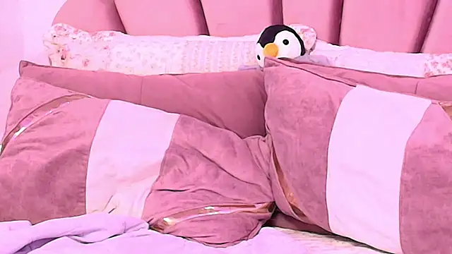 KylieMonnett live sex cam