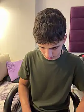 AdrianRinaldi live sex cam