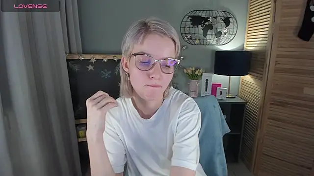 Madelaineses live sex cam