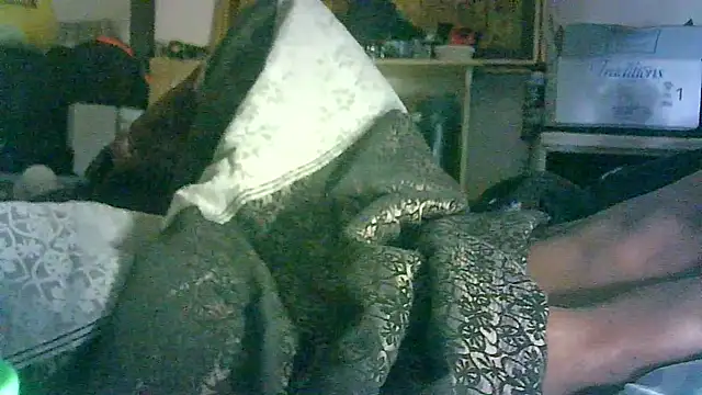 ON3YOULLN3VER_FIR3's cam snapshot