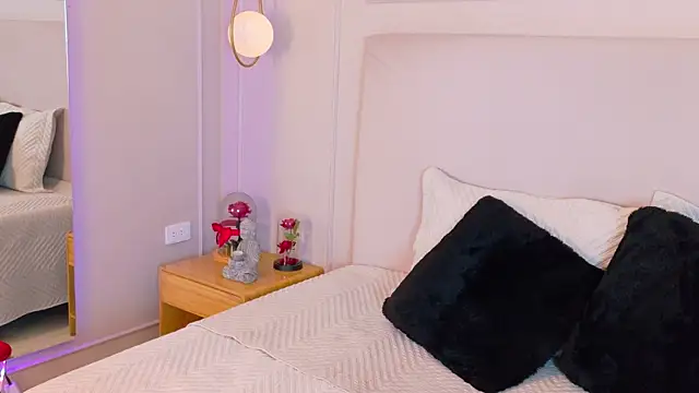 OlayaCooper live sex cam