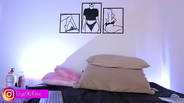 ellie_mcdonald's cam snapshot