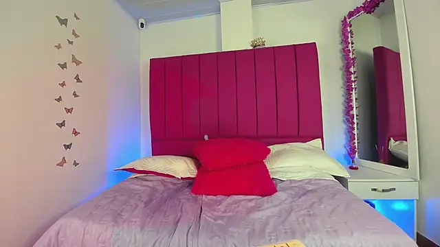 polly_wolf's cam snapshot