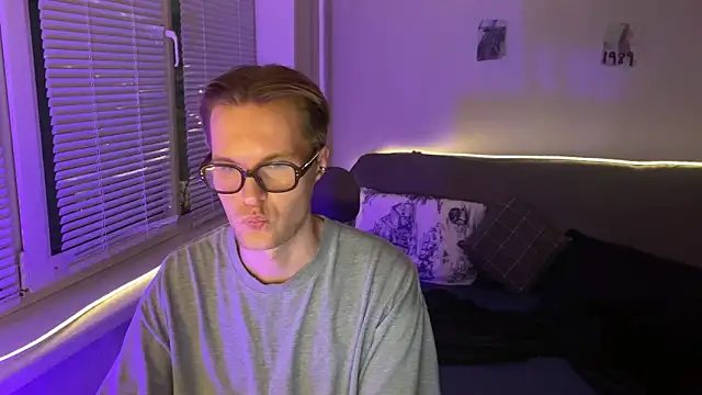 Leonnextdoor live sex cam