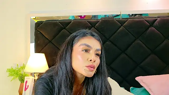 Holly_Brensonexx_ live sex cam