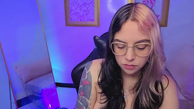 Hela_v live sex cam