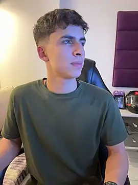 AdrianRinaldi live sex cam