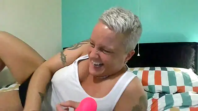 Bendoverbetty3's cam snapshot