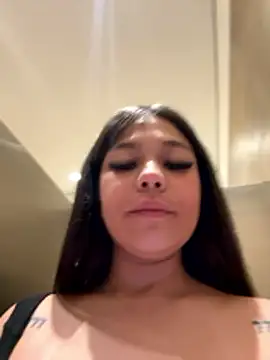 Alyshanon18's cam snapshot