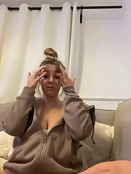 PetiteBrunettex20's cam snapshot