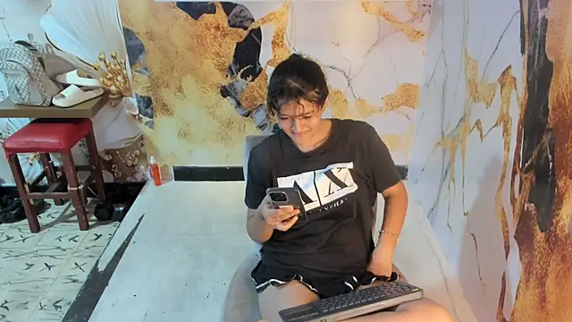 MiaBella18's cam snapshot