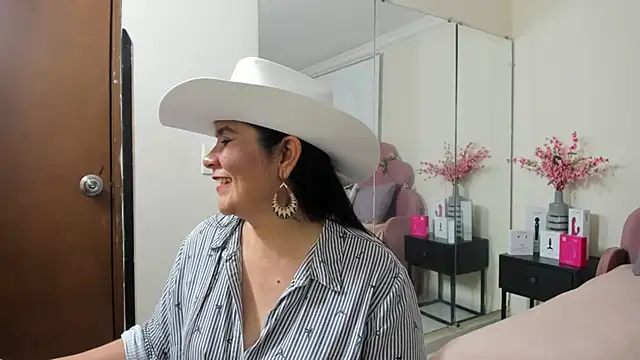 kiraGeiner live sex cam