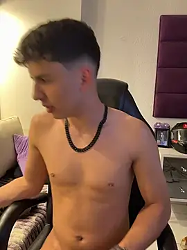 AdrianRinaldi live sex cam