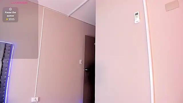 AlanaBlair_'s cam snapshot