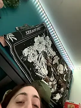 PeridotPrincessOfficial's cam snapshot