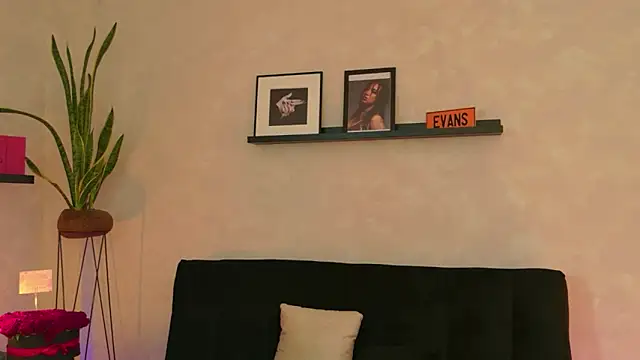 EmmyEvans1 live sex cam