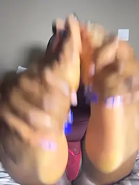 Moonzy77 live sex cam