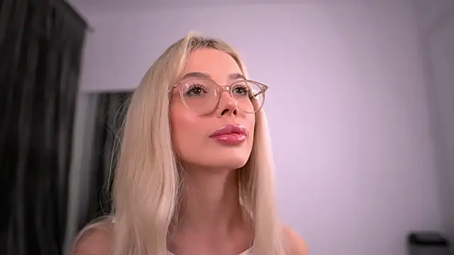 KylieJoyce live sex cam