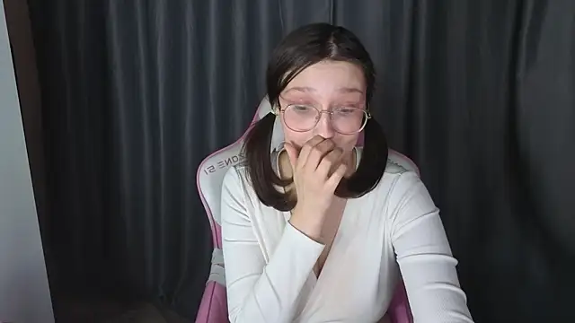 Pink-Aura-'s cam snapshot