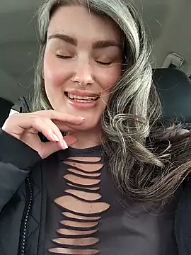 Lilmissvyx live sex cam