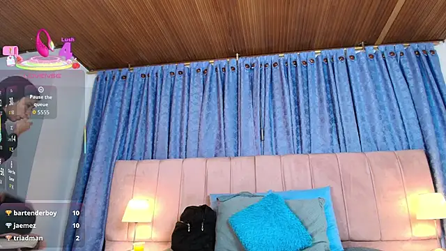 x_milu's cam snapshot