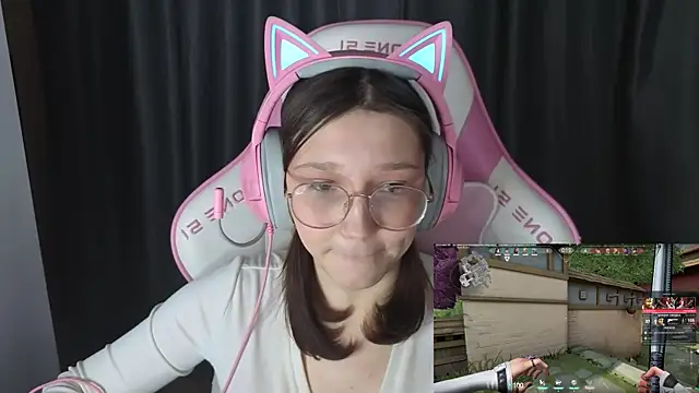 Pink-Aura-'s cam snapshot