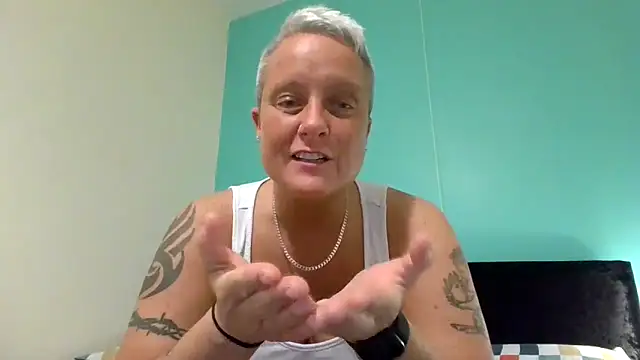 Bendoverbetty3 live sex cam