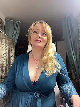 Sweet-blonde live sex cam