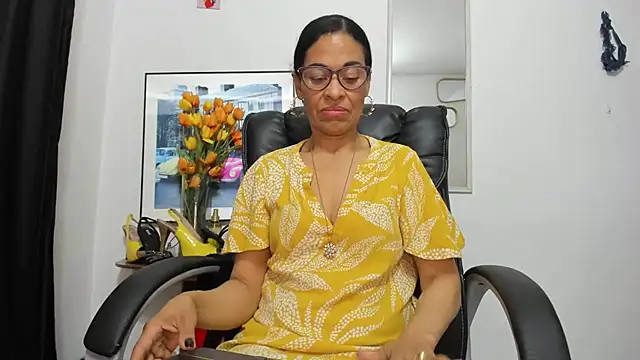 Aries_Mature live sex cam