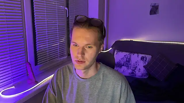 Leonnextdoor's cam snapshot