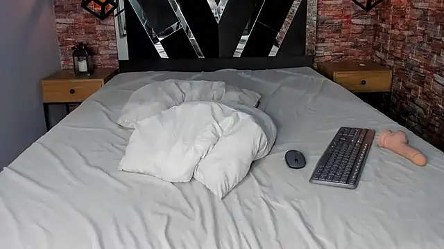 rubyrouge__ live sex cam