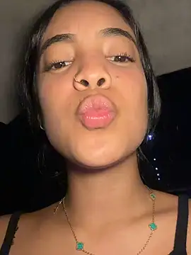 NAUGHTY_LITTLE_18 live sex cam