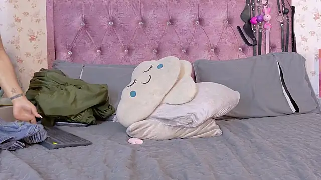 AvrillThomas's cam snapshot