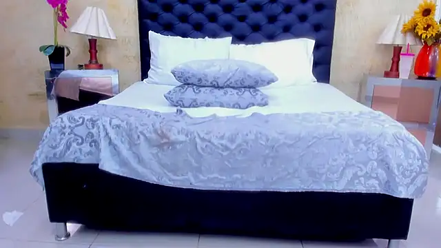 NahomiWhitel live sex cam