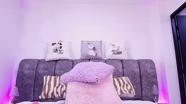 naia_blessed live sex cam