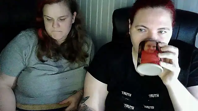 HollyXXEva's cam snapshot