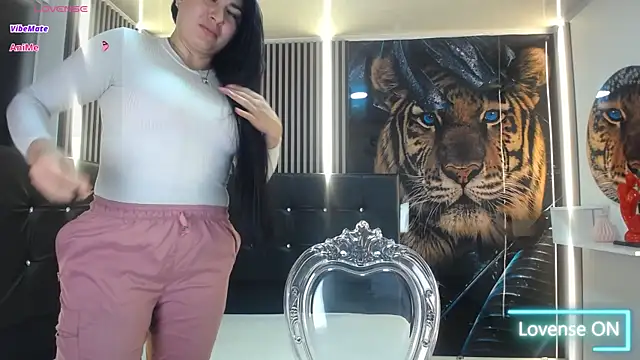 --Aysha's cam snapshot