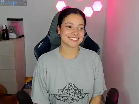 emillyaqua's cam snapshot