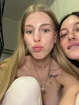 kira_mia live sex cam