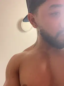 Ezzio_Scolaro live sex cam