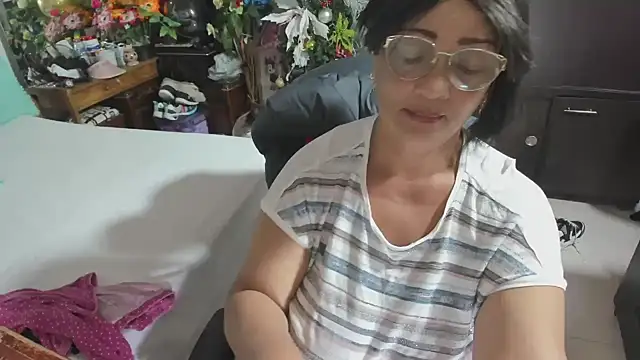 Mrs_mommy_ live sex cam