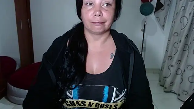 vivian-milf's cam snapshot