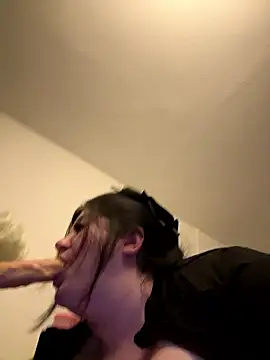 Curvybrunette1998's cam snapshot