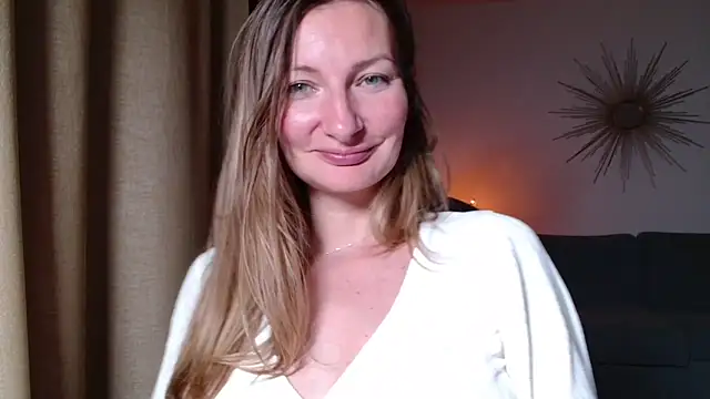 sunshine__lady's cam snapshot