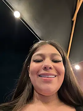 Alyshanon18's cam snapshot